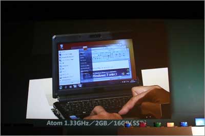 ネットブックでのWindows 7の操作の様子