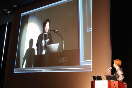 今回は京都にもサテライト会場が用意され、東京会場と相互に中継を行うなどの試みも行われた