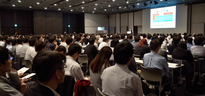 Data Engineering Conference 2015 Powered by Developers Summit会場の模様。立錐の余地もないほどの大入り満員だった