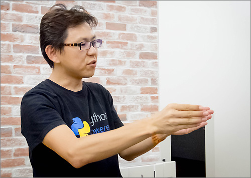 清水川貴之氏:ドキュメンテーションツールSphinxのメンテナ。2003年にZope2と出会い,それがオープンソース等のコミュニティー活動を始めるきっかけとなった。最近は、公私ともにPythonを教える立場で多く活動している。 著書/訳書:「Pythonプロフェッショナルプログラミング第2版」「エキスパートPythonプログラミング」。
