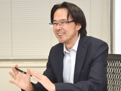国立情報学研究所 GRACEセンター NIIアーキテクチャ科学研究系 准教授 総合研究大学院大学 兼任 博士(情報科学) 吉岡信和氏