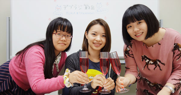 高橋祐花さん(中)