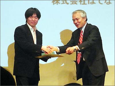 伊藤直也氏(左)と徳田英幸氏(右)