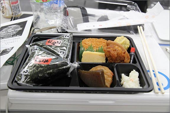 おにぎり弁当