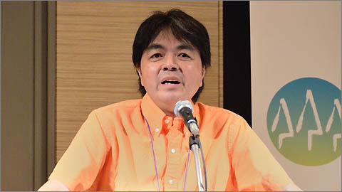 日本ヒューレット・パッカードの藤井智弘氏。「DevOpsは頻繁なリリースの視点で語られることが多いが、エンタープライズではこれまでバラバラにやっていた開発と運用を、リリースを成熟させるといった、少し大きな視点で最適化していく文脈で考えられるのではないか」