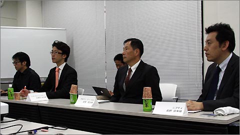 右から、ニフティ 高野氏、日本IBM 紫関氏、IIJ 土岐田氏、マイクロソフト 佐藤氏