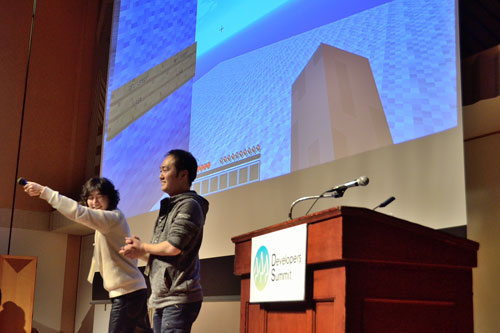 Dockercraftのデモをする牛尾氏と寺田氏
