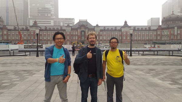 東京駅前でAndreyさんと撮影